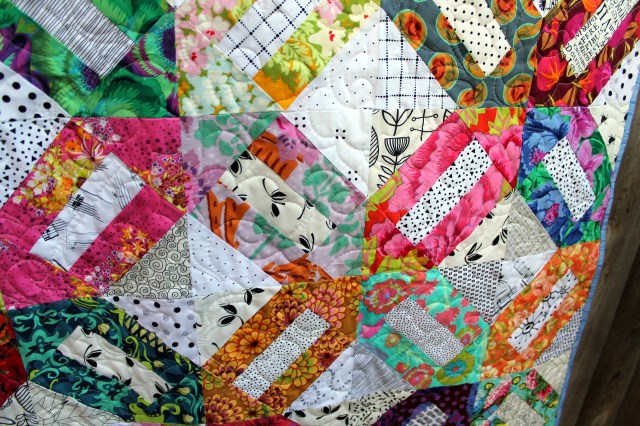 Floral cracker finished quilt detail 3