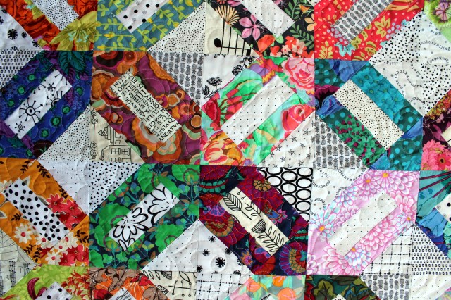 Floral cracker finished quilt detail