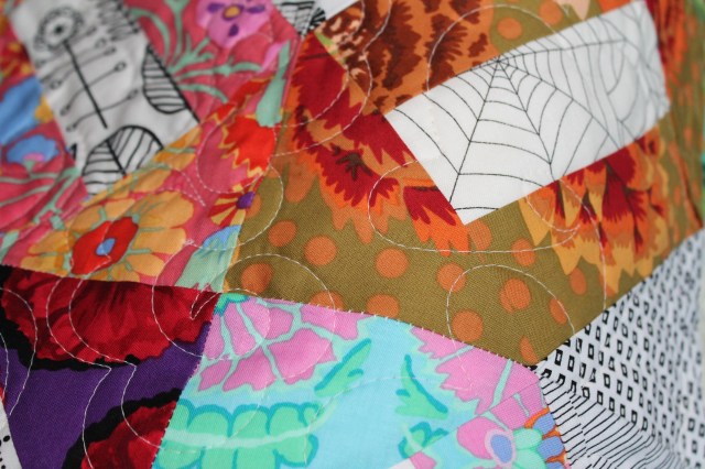 Floral Cracker quilting detail