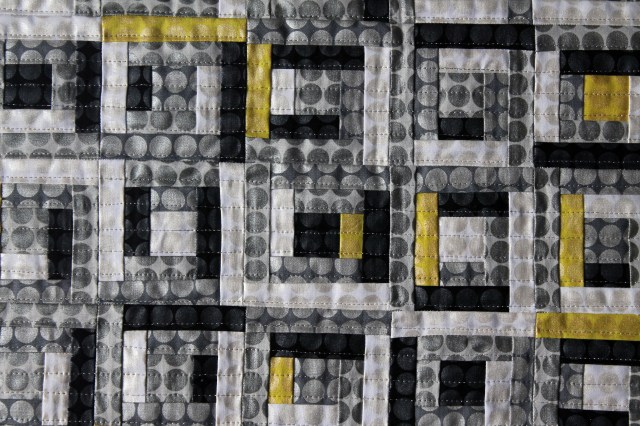 finished mini log cabin quilting detail