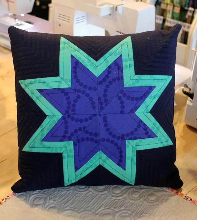 MD pearl bracele star pillow